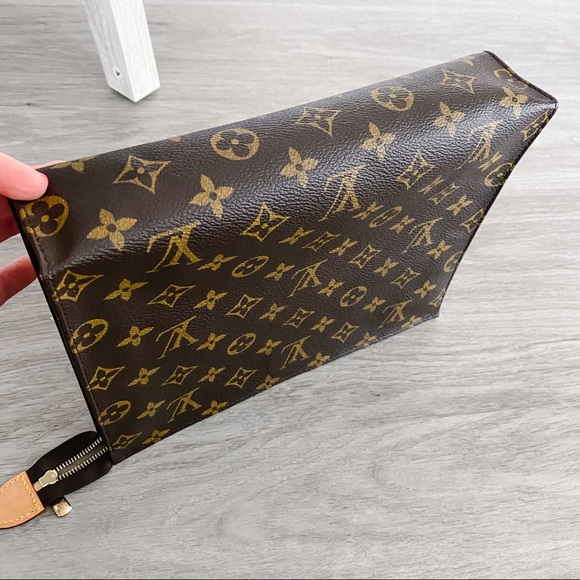 Louis Vuitton Monogram Canvas Toiletry Pouch - Picture 3 of 6